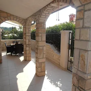 Ines 1 Ferienhaus Pula