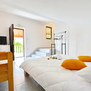 Maca Apartment Sikovo